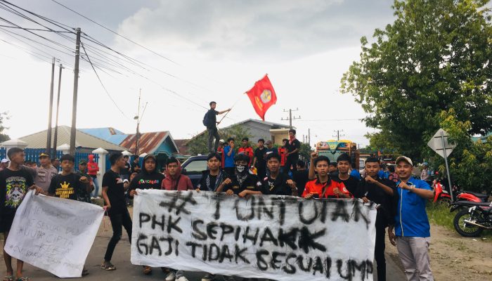 Adanya(PKH) sepihak oleh CV.karya Tirta mandiri aliansi pemuda Bontomarannu lakukan unjuk rasa