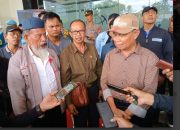 Puluhan Massa Di Pimpin H Busrah Abdullah Sambangi Kantor PN Makassar