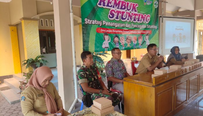 Peduli Kesehatan Anak, Babinsa Koramil Ponggok Hadiri Kegiatan Rembuk Stunting