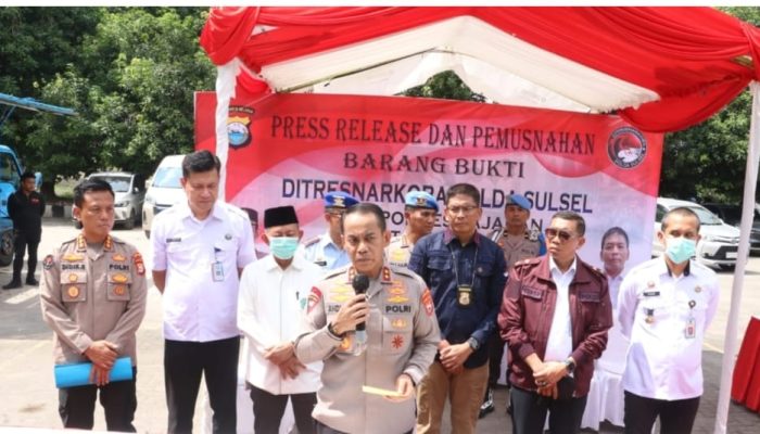 Kapolda Sulsel Musnahkan 30 Kg Sabu