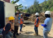 Antisipasi Kepadatan Kendaraan, Personel Shabara Polres Enrekang Melakukan Pengaturan Arus Lalin