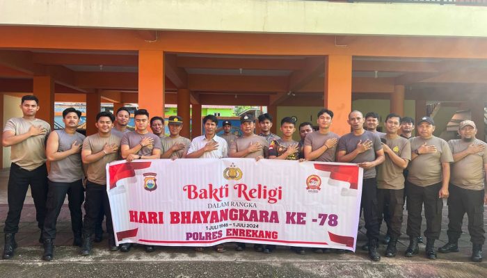 Polres Enrekang Gelar Bakti Religi Bersihkan Sejumlah Tempat Ibadah di Wilayah Hukumnya