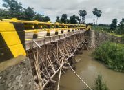 Pamer Bangunan Jembatan Di Wilayah Tak Bertuan, Barombong, Gowa.
