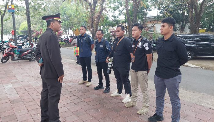 Kasubsi PIDM Polres Gowa Berikan Arahan Sebelum Upacara HUT Bhayangkara ke-78