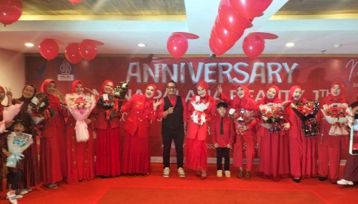 Anniversary Owner Nana Palaha Beauty Yang Ke 1 Tahun Di Rangkaikan Penyerahan Reward .