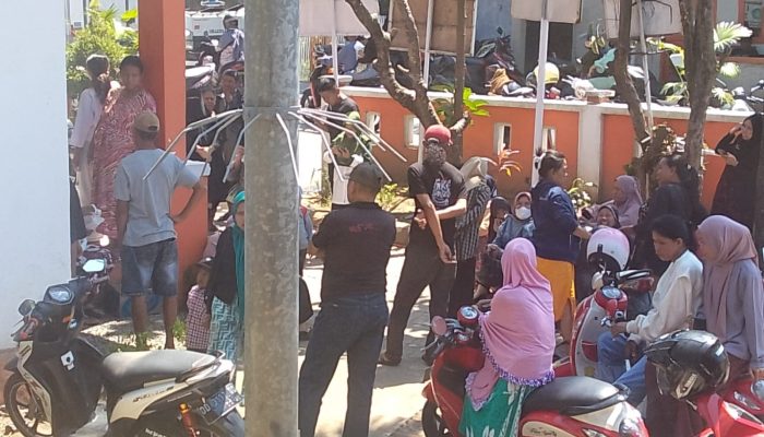 Warga kelurahan maccini sombala kesal dan mengeluh seringnya terlambat pembagian beras Bulog
