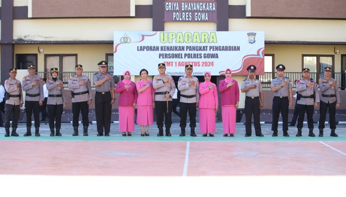 Kapolres Gowa Pimpin Upacara Korps Raport Kenaikan Pangkat Pengabdian