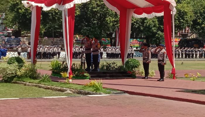 Mapolda Sulsel Menggelar Upacara Sertijab Kapolda Sulsel.