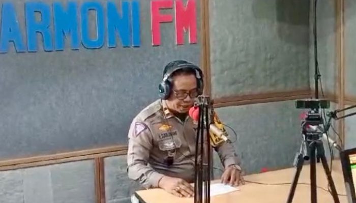Hari Pertama Operasi Zebra Pallawa 2024, Kasat Lantas Sosialisasikan Undang-Undang Lalu Lintas Melalui Radio FM