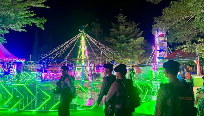 Polres Takalar Gelar Patroli Preventif, Sambangi Pasar Malam untuk Jaga Kamtibmas