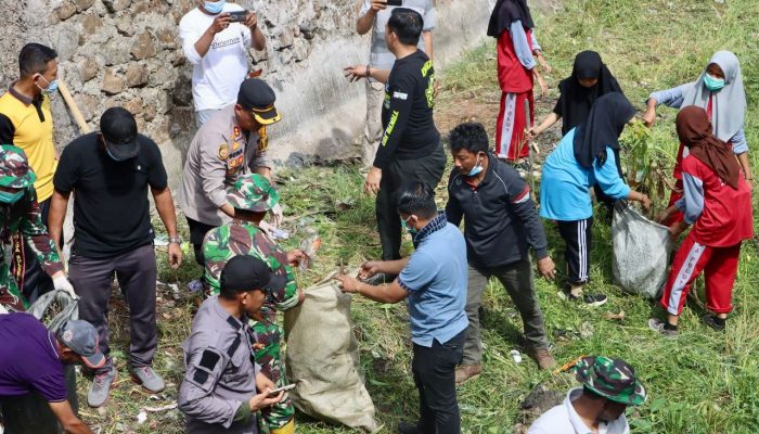 Kapolres Takalar Hadiri Karya Bakti Bersama Forkopimda dalam Rangka HUT TNI ke-79