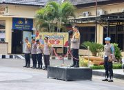 Wakapolres Pimpin Apel Pagi dan Penyerahan Perlengkapan untuk Bhabinkamtibmas