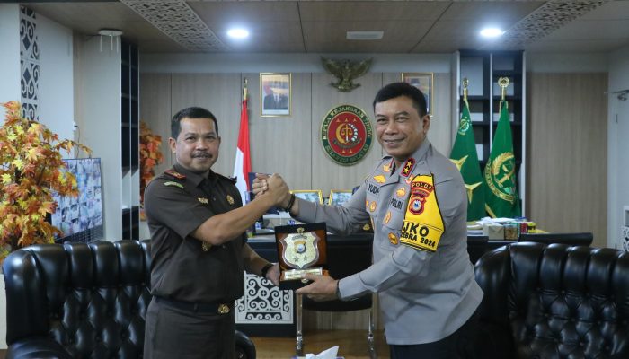 Kunjungan dan Silaturahmi Kapolda Sulsel Kepada Kepala Kejaksaan Tinggi Sulsel