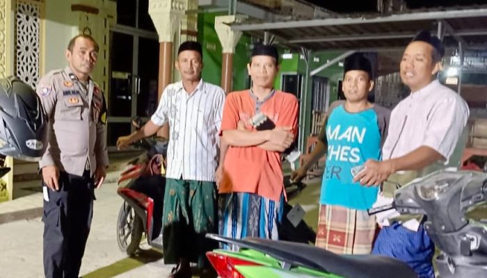Cooling System Bhabinkamtibmas, Sambangi Jamaah Masjid di Desa Binaan Ajak Jaga Persatuan dan Kesatuan Jelang Pilkada