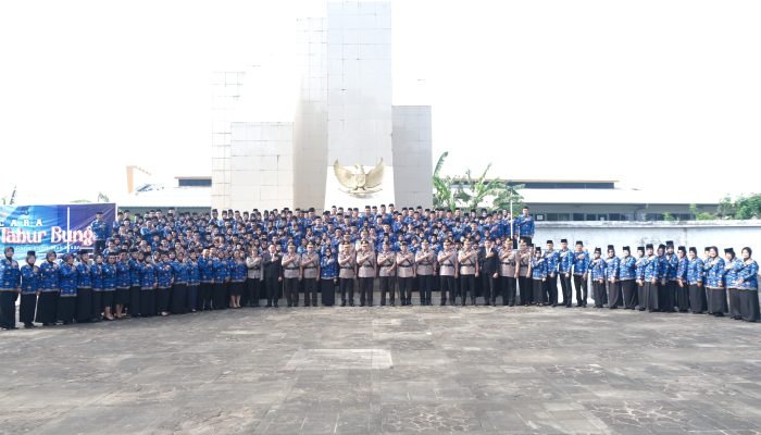 Wakapolda Sulsel Pimpin Upacara dan Tabur Bunga HUT KORPRI Ke-53 di Taman Makam Pahlawan Panaikang