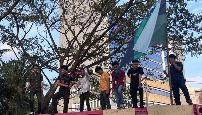 Rakyat Menjerit, HMI Hukum UMI Gelar Aksi Desak APH Bongkar Mafia BBM Subsidi di Sulsel