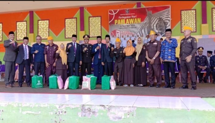 Dinsos dan Baznas Enrekang Bagikan Sembako untuk Veteran dalam Peringatan Hari Pahlawan Nasional