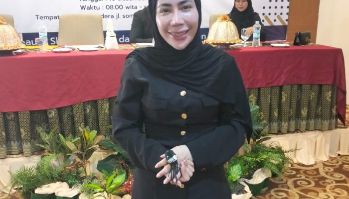 Owner D’Sars Beauty Skincare Dian Saraswati Menggelar Lomba Pidato Tingkat SLTA Se Kab takalar Di Hotel Almadera.’