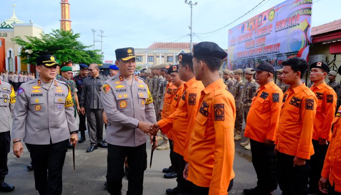 Apel Siaga Kontijensi Tanggap Bencana Polres Bone Bersama Instansi Terkait: Kapolda Sulsel Sampaikan Arahan Strategis