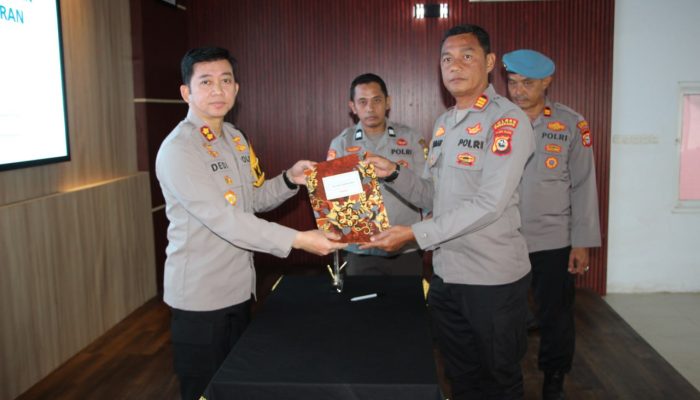 Tindak Lanjuti Intruksi Presiden: Kapolres Enrekang AKBP Dedi Surya Dharma Blokir Penyerapan Uang Jaldis  50%,  Ungkapnya Saat Gelar Penyerahan Rendisgar 2025