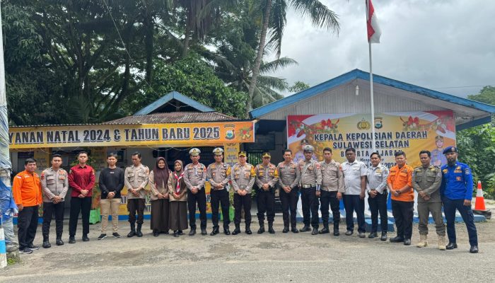 Kapolres Enrekang AKBP Dedi Surya Dharma Pimpin Pengecekan Posko Operasi Lilin 2024 untuk Jamin Keamanan Natal dan Tahun Baru