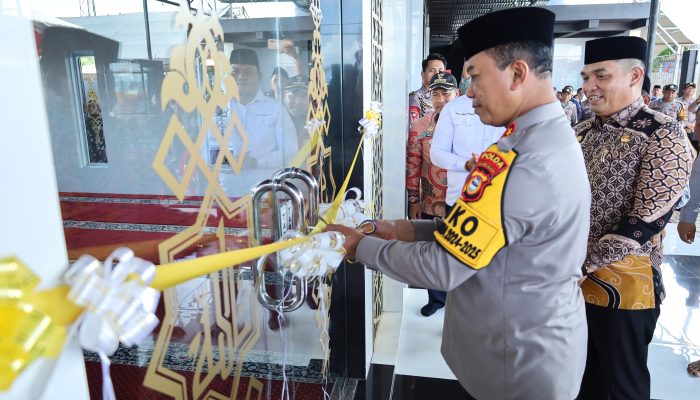 Kapolda Sulsel Resmikan Masjid Ar-Rahman Bharaduta di Takalar