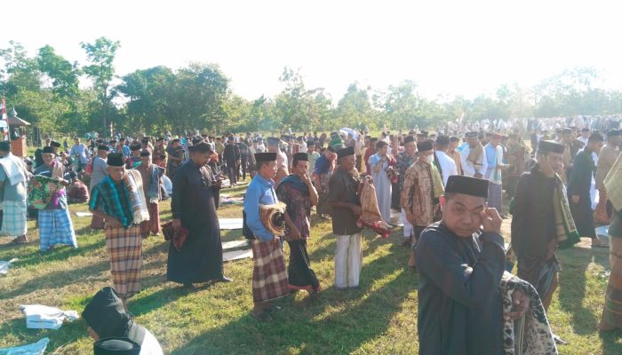 Ribuan Jamaah Padati Lapangan Hj. Ampang untuk Melaksanakan Sholat  Idul Adha 2026 Meliputi Warga dari Dua Desa