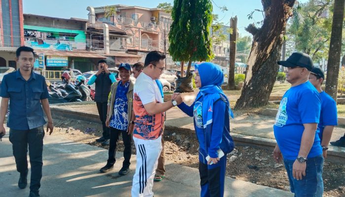 Peringati HUT ke-25, DPC Demokrat Gowa Gelar Aksi Bersih Lingkungan